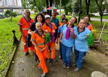 Garis de Santo André agitam bloco “Lixo no Lixo” para incentivar descarte correto de resíduos