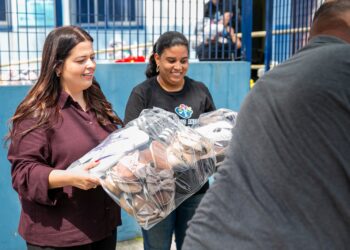 Jéssica Roberta realiza a 1ª entrega Drive-Thru da Santo André Solidária