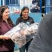 Jéssica Roberta realiza a 1ª entrega Drive-Thru da Santo André Solidária