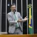 Deputado propõe “Lei Vini Jr.” para punir racismo contra brasileiros no exterior