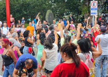 Carnaval da Família reúne 3 mil pessoas de todas as idades no Paço Municipal de Ribeirão Pires