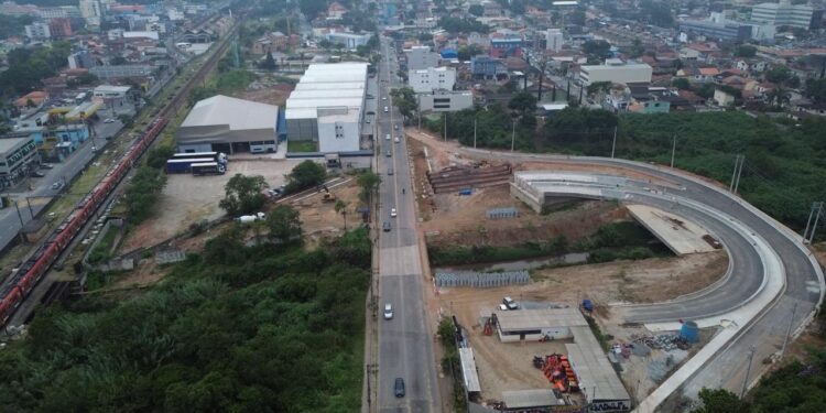 Ribeirão Pires amplia horário do desvio na Humberto de Campos para nova alça do Viaduto Estaiado