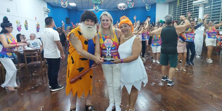 SCS abre Carnaval com as marchinhas em baile da Terceira Idade no CISE João Nicolau Braido