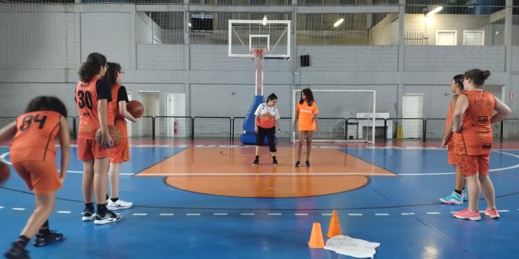 Mauá abre inscrições para escolinha gratuita de basquete para meninas