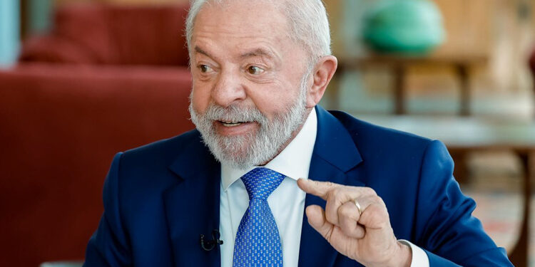 Pesquisa Atlas: Desaprovação de Lula cresce e aprovação cai