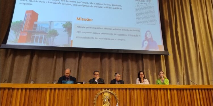Consórcio ABC apresenta experiência na articulação e planejamento regional em evento internacional