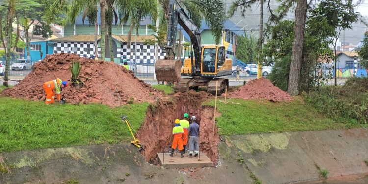 Obras do viaduto estaiado entram em nova etapa com instalação de drenagem na região central