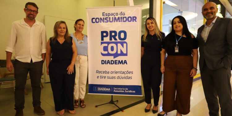 Procon Diadema promove ação no Shopping Praça da Moça