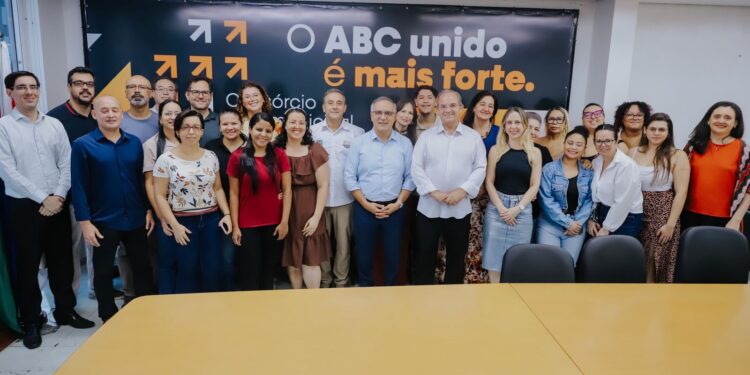 Presidente do Consórcio ABC reúne equipe para formalizar transição com sequência nos projetos