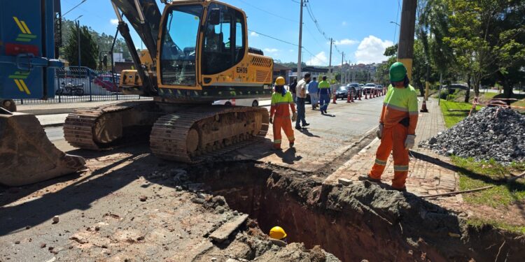 Obras do viaduto estaiado de RP avançam na drenagem e intervenções transversais no Centro