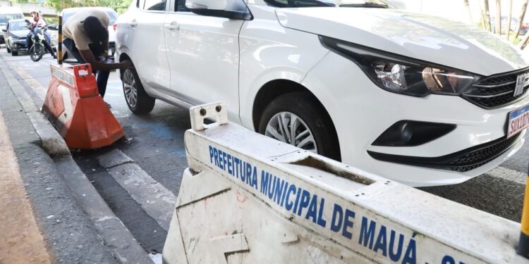 Mauá vistoria táxis com permissão para atuar na cidade