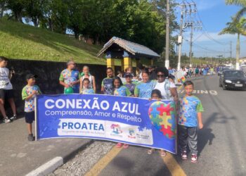 I Conexão Azul reúne 250 pessoas em caminhada pela conscientização do autismo em RGS