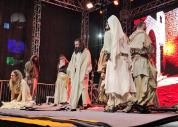 Paixão de Cristo movimenta Ribeirão Pires com shows e encenação do grupo Jeová Nissi
