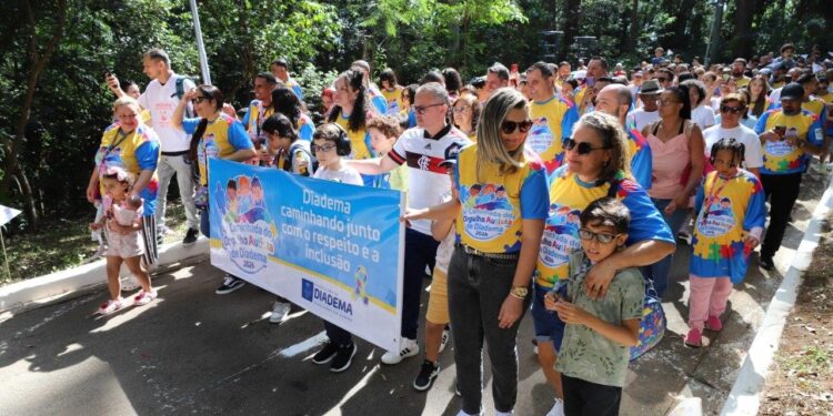 Cerca de 3 mil pessoas participam da 4ª Caminhada do Orgulho Autista de Diadema