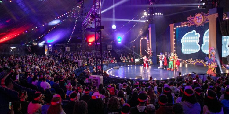 Jéssica Roberta leva 500 crianças de instituições para sessão exclusiva do Circo Patati Patatá