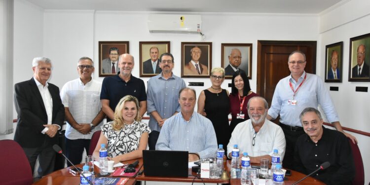 Carla Morando visita ACISA e apresenta ações do mandato
