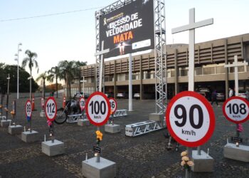 Ação do Maio Amarelo no Paço de Santo André alerta sobre mortes no trânsito