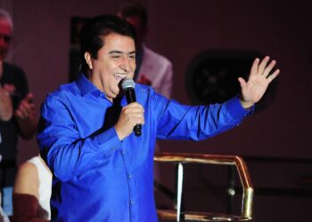 Ângelo Máximo faz show gratuito no Cine Theatro Carlos Gomes nesta quinta