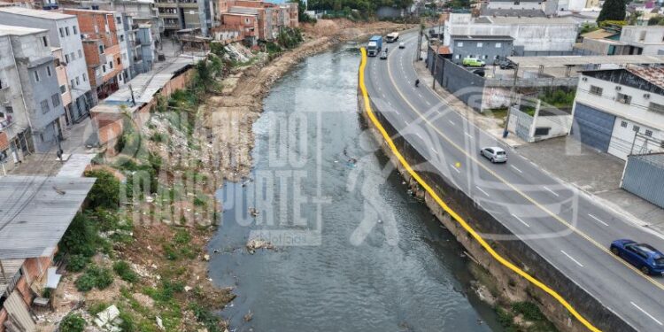 Para construir ponte junto ao Ribeirão dos Meninos, BRT-ABC faz obras de desassoreamento