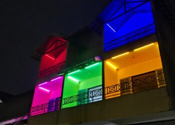 Varandas da Escola Municipal de Artes de RP ganham nova iluminação cênica colorida