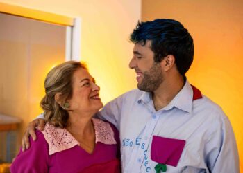 “Memórias de Mãe” estreia temporada em Santo André com mãe e filho juntos no palco