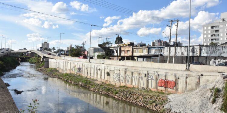 Rio Tamanduateí recebe obras de contenção em Santo André e passará por desassoreamento