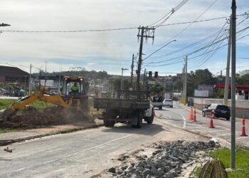 Obras do viaduto estaiado interditam trecho da Avenida Prefeito Valdírio Prisco a partir de terça-feira