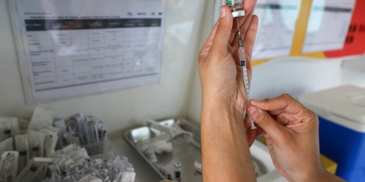 Diadema amplia público para vacinação da influenza no Dia D
