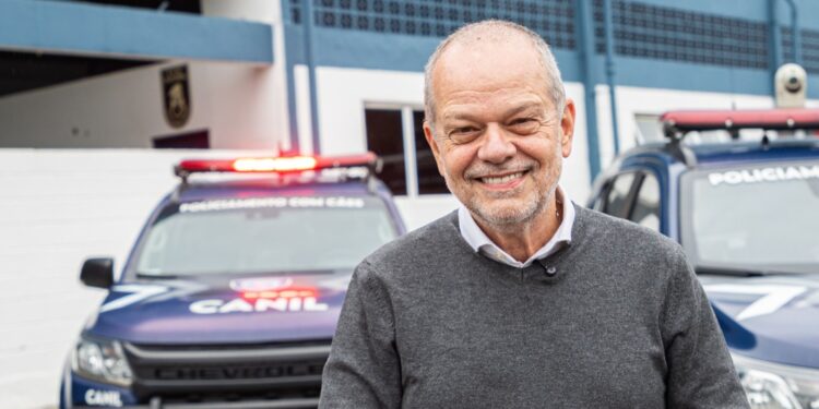 São Caetano entrega armas de choque, espargidores químicos e uma motocicleta para a GCM