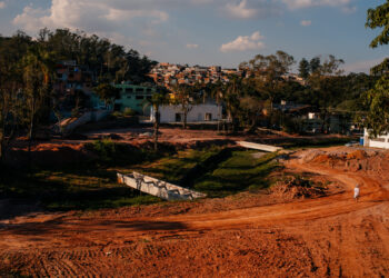 Urbanização do Alvarenguinha, em SBC, avança com novo asfalto, canalização e espaços esportivos