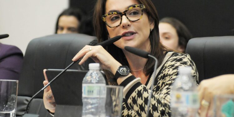 Violência de Gênero política contra a deputada estadual Ana Carolina Serra