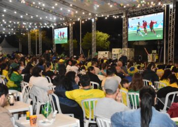 Torcida lota Arraial Solidário de Santo André na estreia da Seleção Brasileira na Copa
