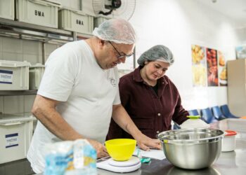 Jéssica Roberta fortalece oportunidades e transforma vidas por meio da Escola de Ouro de SA