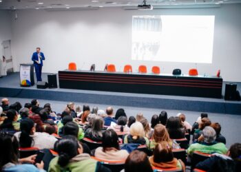 Profissionais de saúde de SBC recebem capacitação para reforçar vacinação contra Covid
