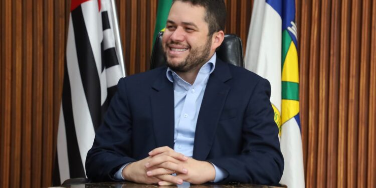 Gilvan propõe reestruturação administrativa para ampliar eficiência da gestão e gerar economia