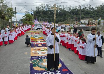 Corpus Christi reúne cerca de 5 mil fiéis em celebração da fé e da tradição em Ribeirão Pires