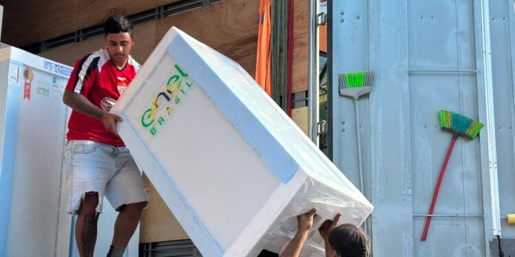 Parceria entre RP e Enel beneficia 150 famílias com troca gratuita de geladeiras e lâmpadas
