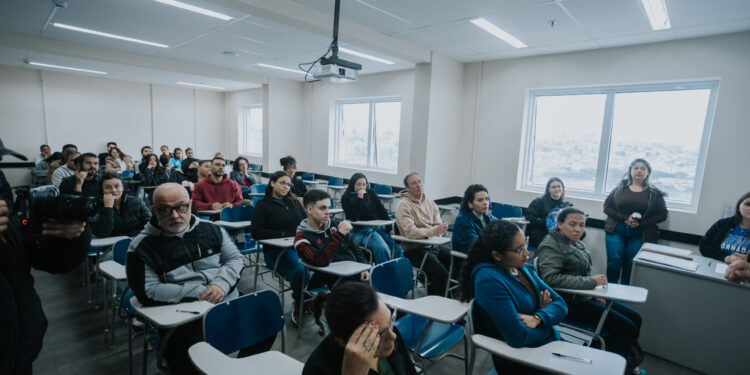 Candidatos a cursos 100% gratuitos da Faculdade Municipal de São Bernardo prestam vestibular