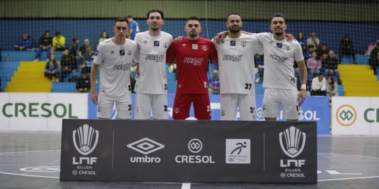 São Caetano goleia Botucatu e alcança a liderança do Campeonato Paulista de Futsal