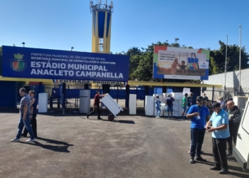 São Caetano e ENEL entregam geladeiras novas a moradores contemplados em projeto