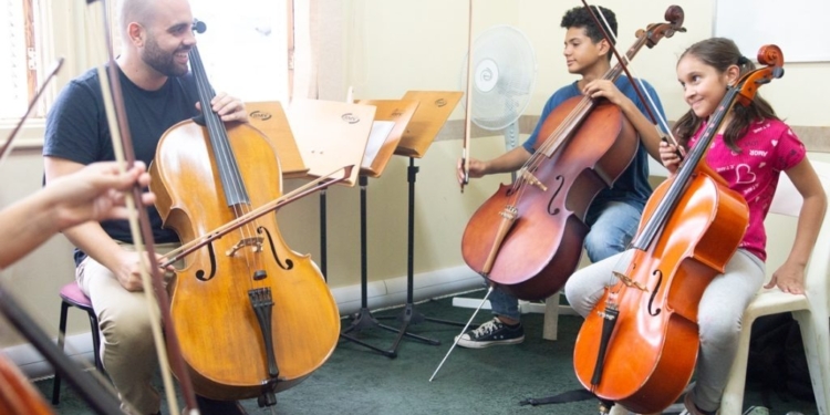 Diadema amplia jornada escolar e leva aulas de música do Projeto Guri para o Ensino Fundamental