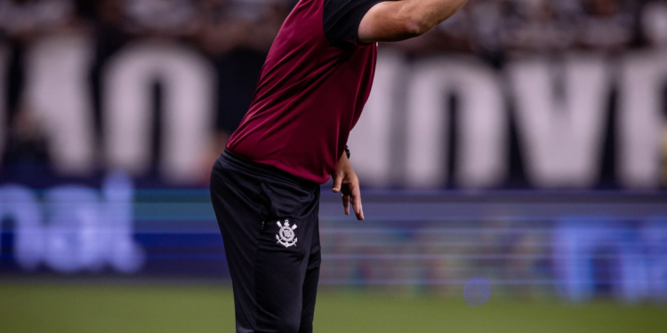 Diniz reclama da arbitragem e fala sobre Memphis: “Próximo”