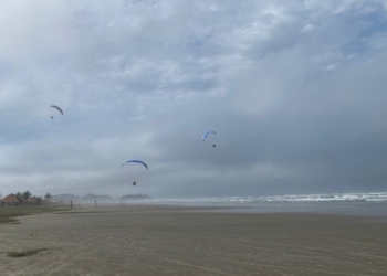 Ribeirão Pires leva público 60+ aos céus na 3ª edição do Voo de Paramotor Inclusivo