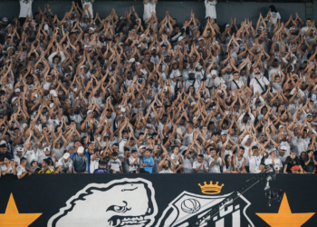 Torcida do Santos protesta na Vila Belmiro: “Ei, Teixeira…”