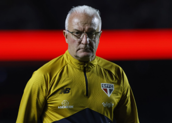 Dorival valoriza vitória, mas cobra atenção no Brasileirão após classificação