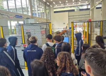 Educação de São Caetano leva 900 estudantes do Alcina Dantas Feijão para visita ao Senai