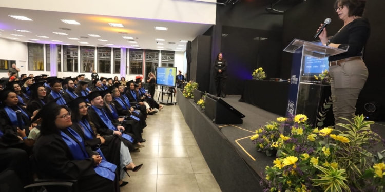 Colação de grau da Univesp celebra formação de 37 alunos do Polo Santo André Cata Preta