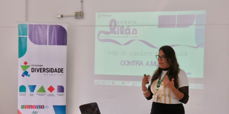 Semasa realiza semana de atividades sobre combate à violência contra a mulher