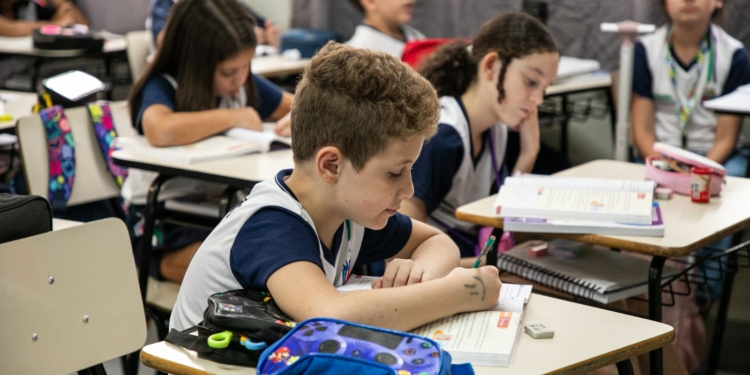 Escolas de São Caetano superam médias estadual e nacional no IDEB 2025