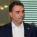 No Rio, Flávio fala em “tirar bandidos de circulação, em pé ou deitados”